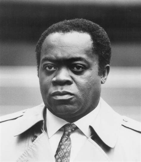 Yaphet Kotto .
